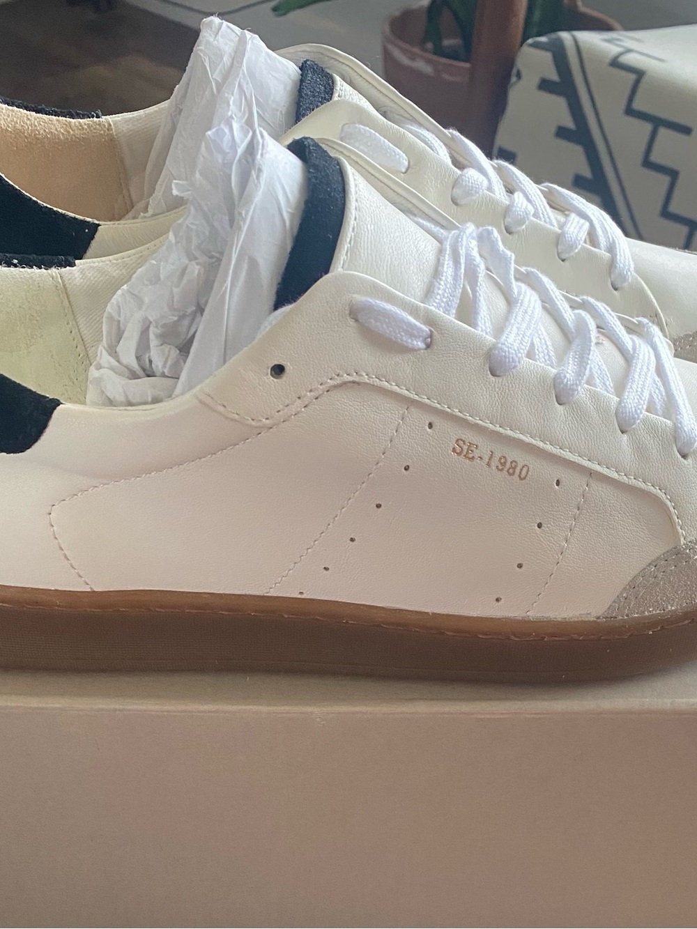 Sam Edelman Women’s Classic White Leather Sneakers with Black Heel Accent Size 9 - Picture 7 of 16